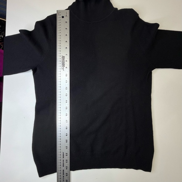 Talbots Black !00% Cashmere Turtleneck Sweater. Size L Excellent condition! - Picture 7 of 7